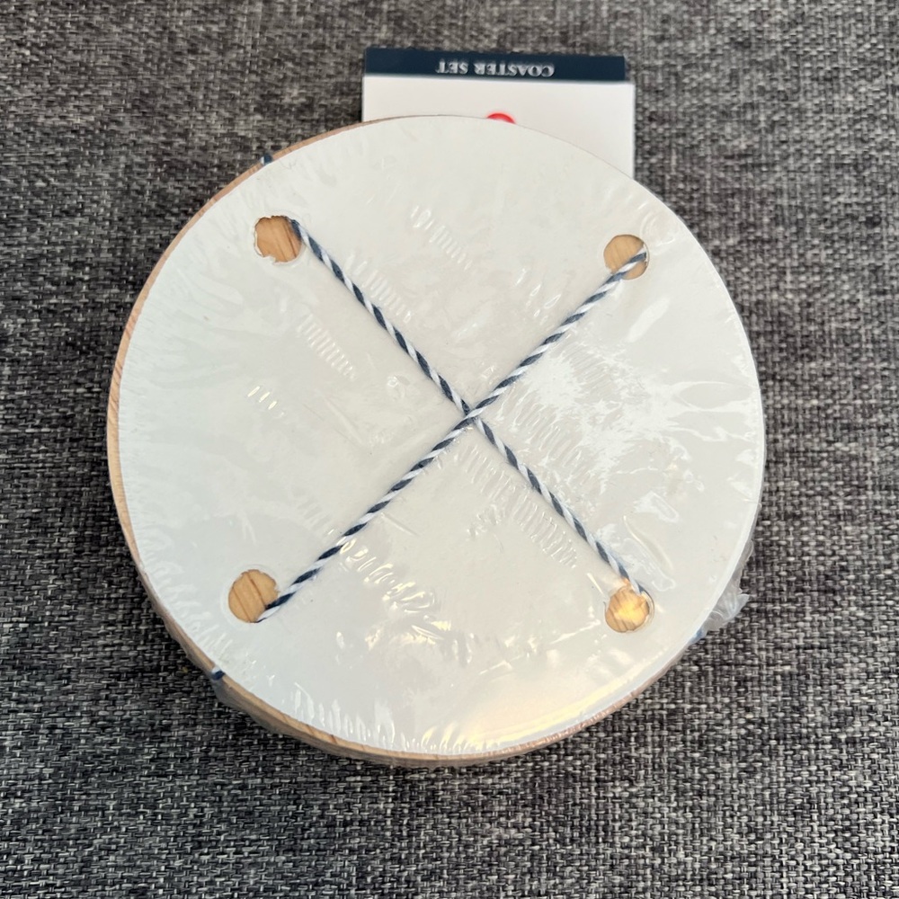 Vineyard Vines Target Whale Wooden Coaster Set of 4 Red White Blue NEW 2019 - Picture 5 of 8